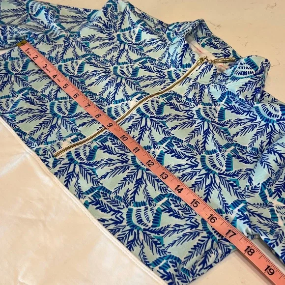 Lilly Pulitzer UPF 50+ Asher Popover Whisper Blue One of a Kind Print Size Small - Picture 9 of 11